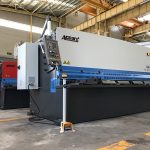 הידראולי גז מכונת 12mm פלדה צלחת חיתוך מכונת 2500mm